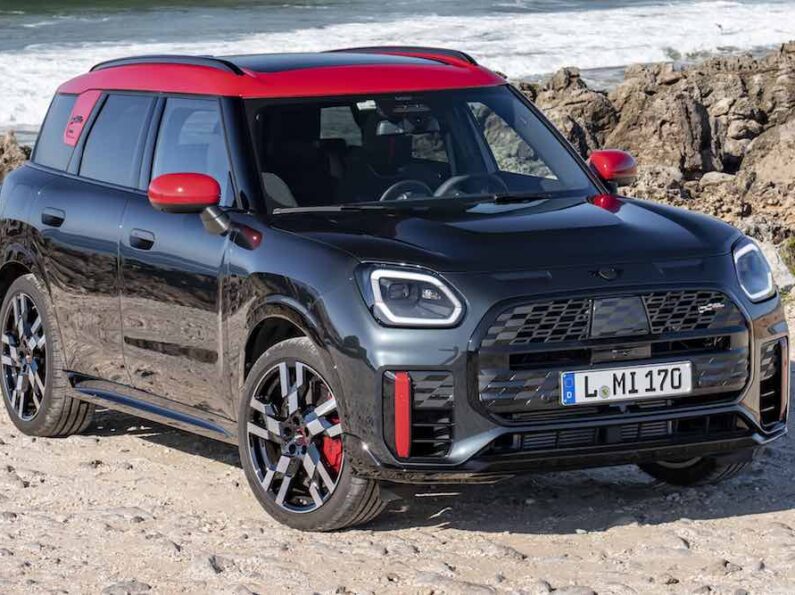 MINI JCW Countryman 2025: conducción deportiva